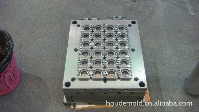 精密注塑加工精密注塑模具件成型模具成型引线柜架(图1)