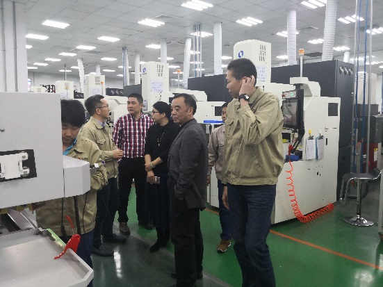 长盈精密预计2025年归母净利同比下降人形机器人业务或成新增长点收入约1亿元80%为海外客户(图1)